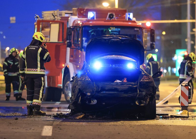 Drama kod Bundeka: Nakon sudara planuli Toyota i policijski auto, policajci spriječili još veću opasnost