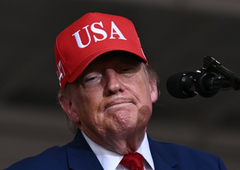 Trump očajnički pokušava mobilizirati birače: 'Pretvarajte se da sam ja na listiću, dat ću vam 5000 dolara!'