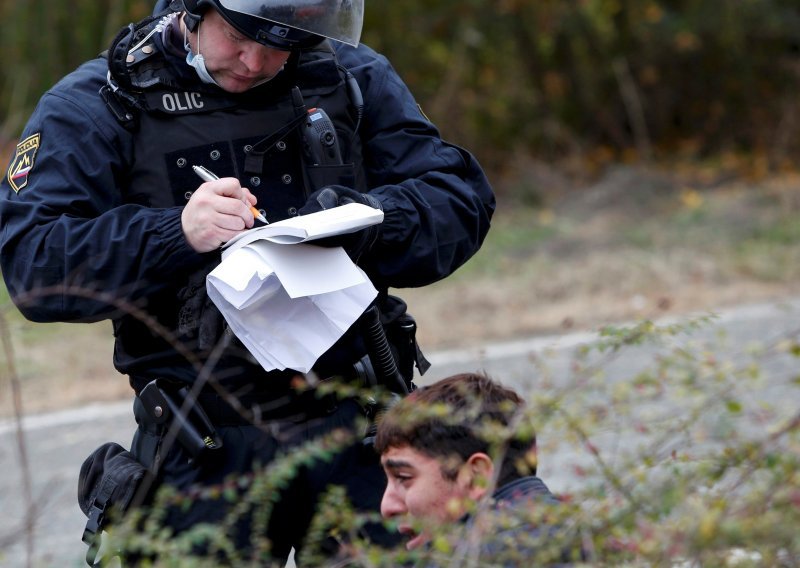 Slovenskoj policiji prekipjelo: Prestanite snimati izbjeglice iz dronova
