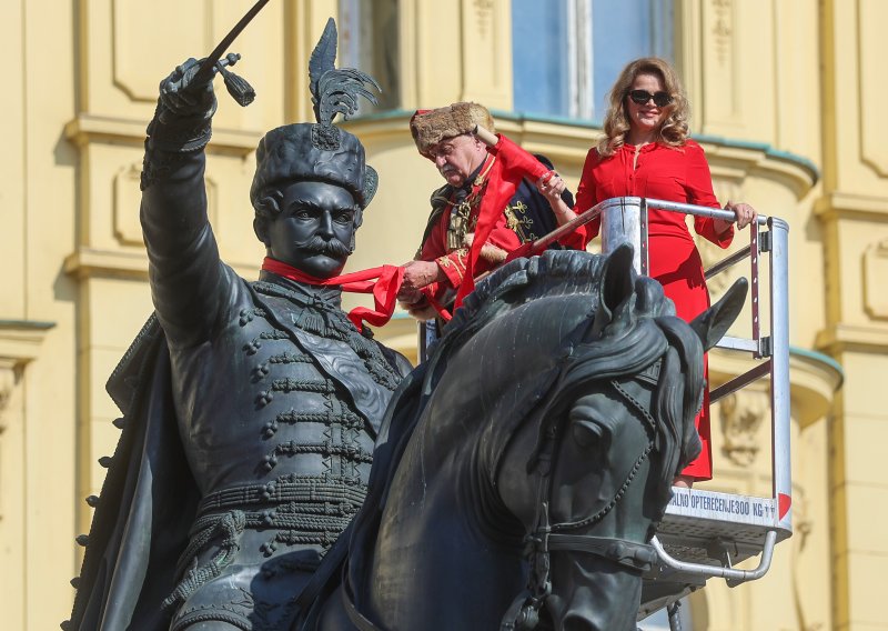FOTO Hrvatski simbol koji je osvojio svijet: Pogledajte kako je Zagreb obilježio Dan kravate
