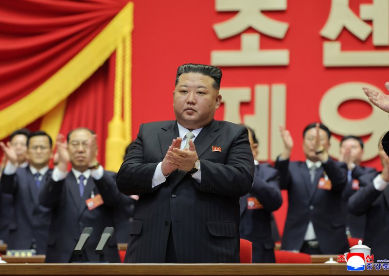 Satelitske snimke otkrile luksuzni život Kim Jong Una: Jahte od 80 metara, golemi bazeni i tobogani