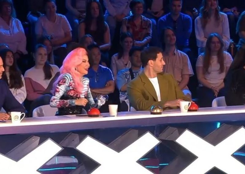 Burno u Supertalentu: 'Em si stara, em si gluha!' Martina bocnula Maju Šuput, a onda su preko stola poletjele rukavice