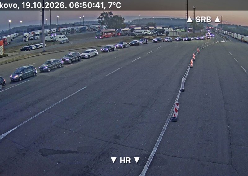 Gužve na prilazima Zagrebu, kaos na granici sa Srbijom