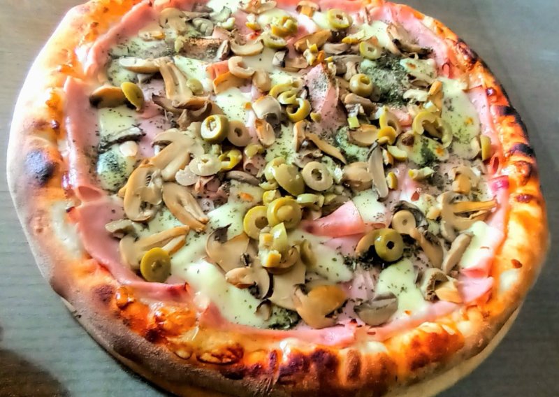 Savršena domaća pizza krije se u jednom neočekivanom sastojku: Splitski profesor otkrio svoj recept