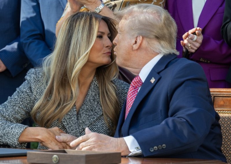 Donald Trump pokušao poljubiti Melaniju: Njezin potez izazvao je brojne reakcije na mrežama