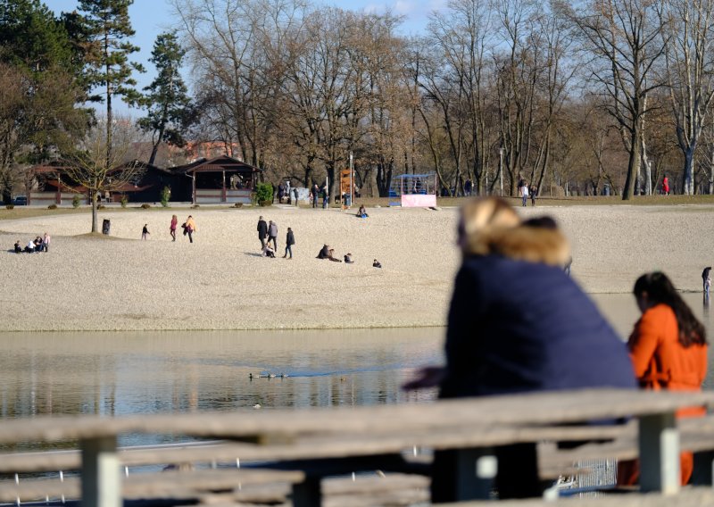Gola se kupala u zagrebačkom parku, sud joj izrekao neobičnu kaznu