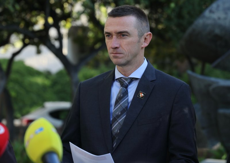 Penava stao u obranu Torcide i žestoko napao MUP i medije: 'Što je iduće? Katran i perje?'