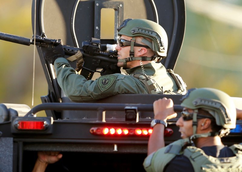 Američke vlasti istražuju jesu li ubojice iz Kalifornije u vezi s militantima