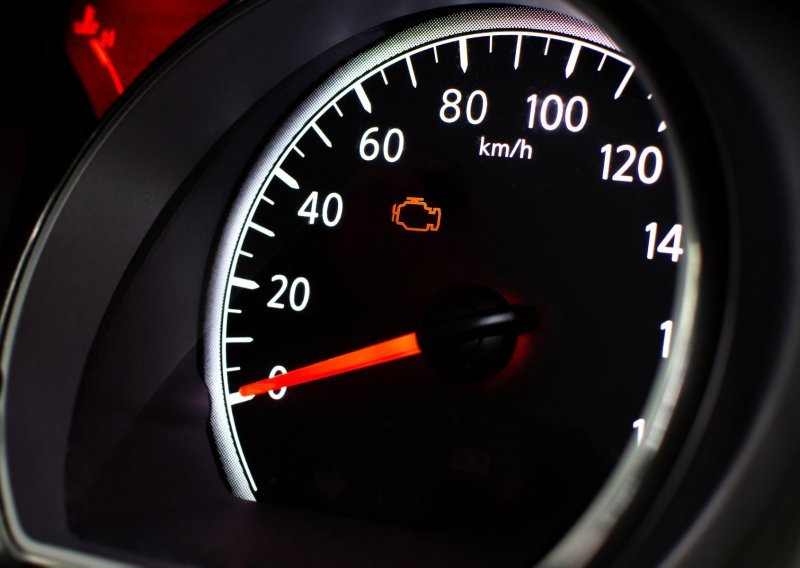 Lampica motora se upalila? Ako radi ovo, situacija je puno ozbiljnija