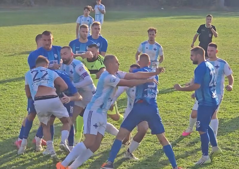 Totalni kaos na utakmici u Srbiji: Pogledajte masovnu tučnjavu igrača i navijača