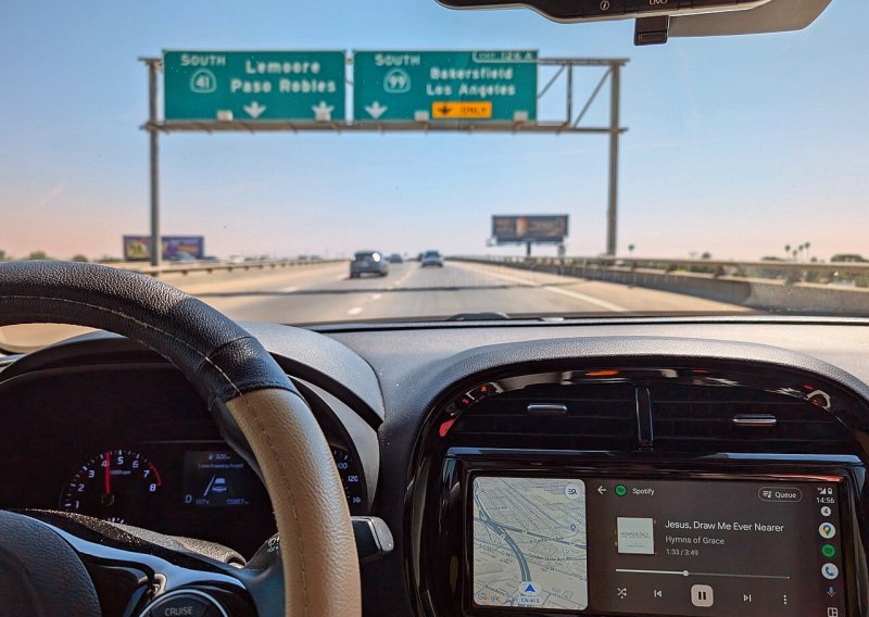 Android Auto sam svira i kad to ne želite? Pogledajte kako ga zaustaviti