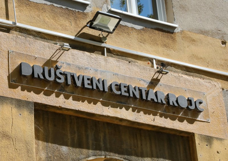 Prosvjed ispred poznatog pulskog centra: 'Kad treba europski novac, zajednica smo. Inače smo nekretnina'