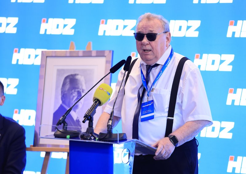 Šeks nije birao riječi: 'Hulja i nitkov nad nitkovima!' Upozorio na mogući rat