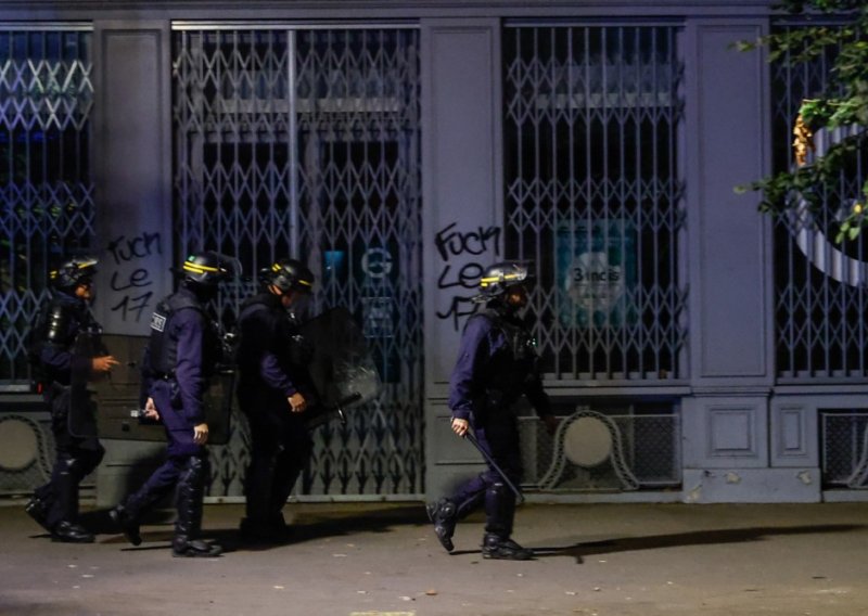 Policijski sat u Parizu potrajat će dulje od predviđenog