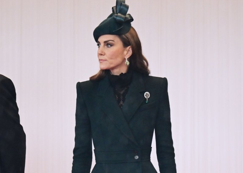 Kate Middleton zablistala u tamnozelenom, no jedan detalj njezina stajlinga ima posebnu priču