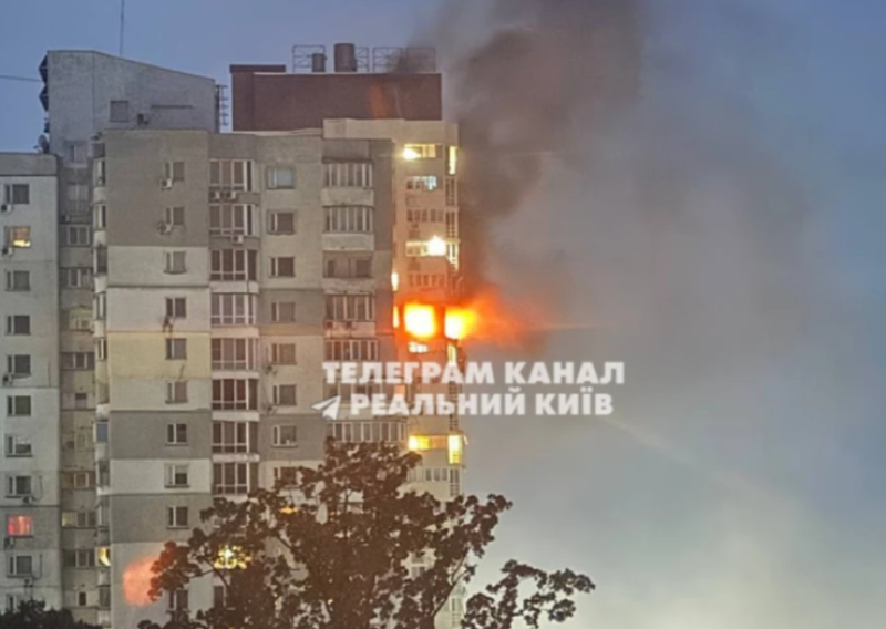VIDEO Snimka iz Kijeva ledi krv u žilama: Ruski dron zabija se u neboder