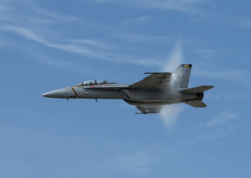 Epski bijes na nebu: Lovac Super Hornet vratio se s bojišta sa šokantnom oznakom