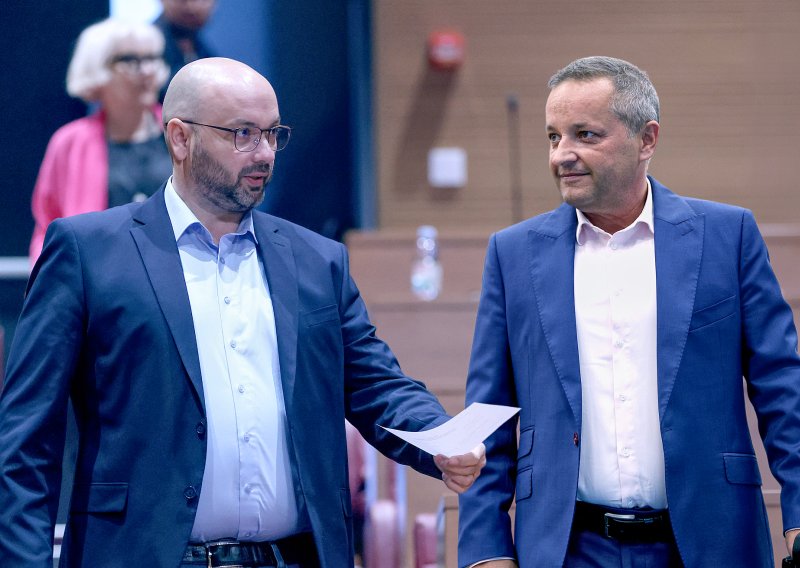 Jesu li ovo novi 'žetončići'? Branko Kolarić i Ivica Baksa suzdržani kod glasanja o opozivu Vlade