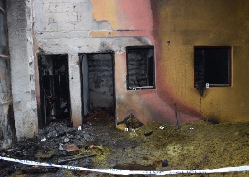 Izgorjela konoba u Podgaćama: Kuhao je hranu za pse, pa sve pretvorio u pepeo