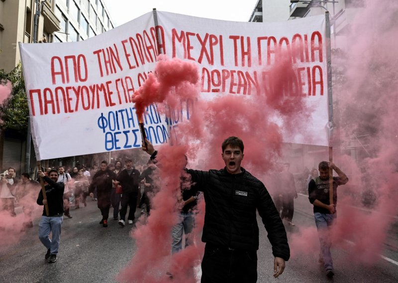 Oko 10 tisuća Grka prosvjedovalo: ‘Želimo javno i besplatno obrazovanje’