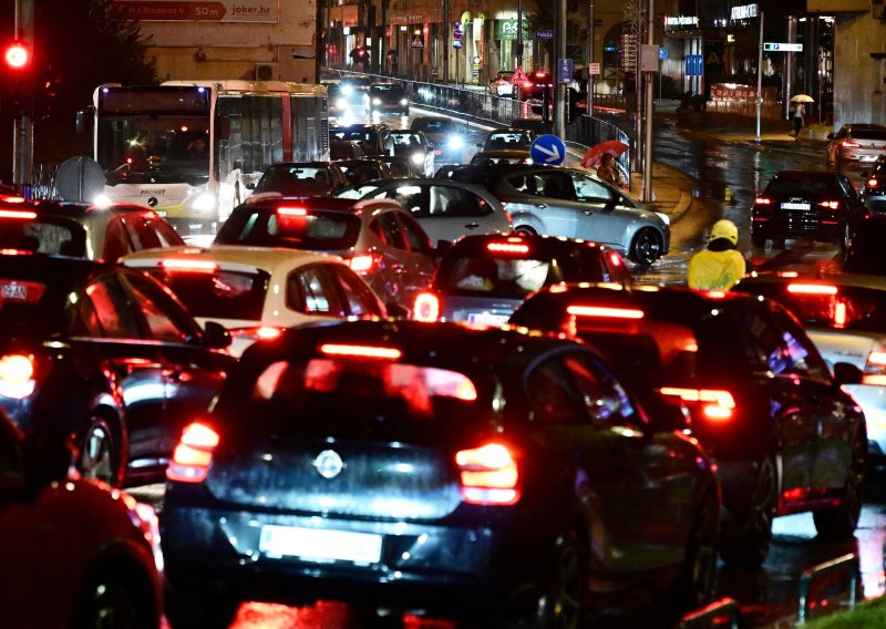 Snažno nevrijeme pogodilo Split i okolicu: Ceste ponovno plivaju
