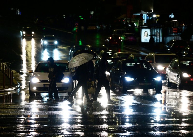 Nevrijeme u Splitu: Vatrogasci intervenirali 20 puta, šef Vodovoda tvrdi da su šahtovi očišćeni