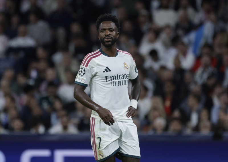 Vinicius ponovno odigrao grozno, Bernabeu mu zviždao: 'Ovo je za plakanje'