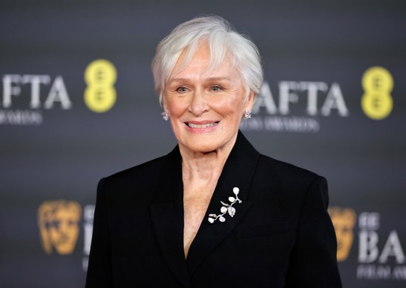 Glenn Close otkrila zašto hoda sa štapom: 'Bila sam na teškoj operaciji, ali osjećam se odlično'