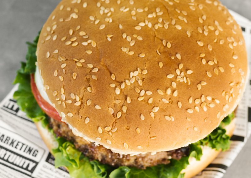 Zdravija alternativa klasičnom burgeru: Sočne vege pljeskavice spremne u nekoliko koraka