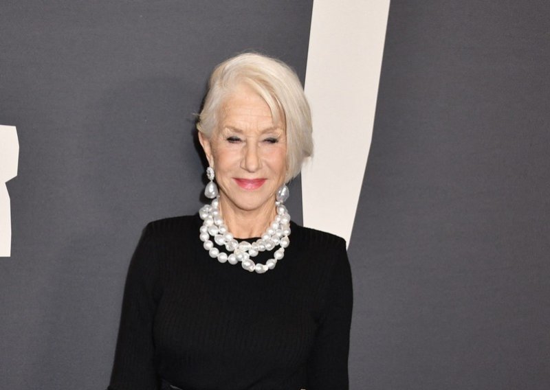 Helen Mirren u dramatičnom crnom tilu i raskošnim biserima: Glumačka diva pokazala kako se nosi 'buntovni glamur'