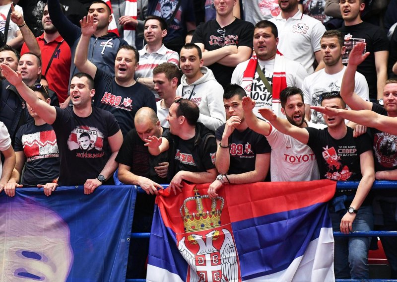 Opći kaos u beogradskoj Areni – tučnjava Grobara, Delija i policije!