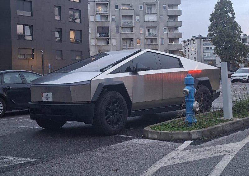 Pogledajte fotografiju Cybertrucka na registraciji u Zagrebu