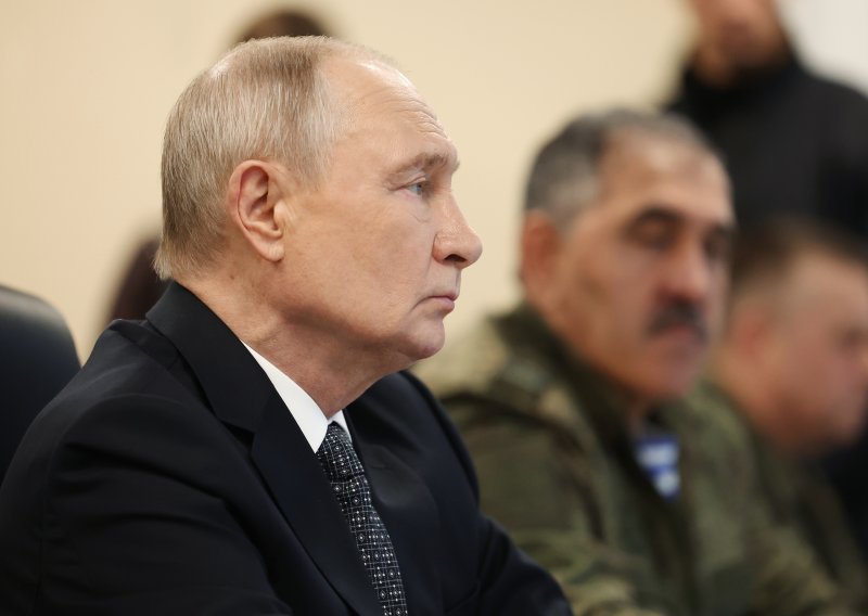 Moskva tvrdi da je pogodila brod s vojnim teretom, novi napadi na ukrajinske gradove