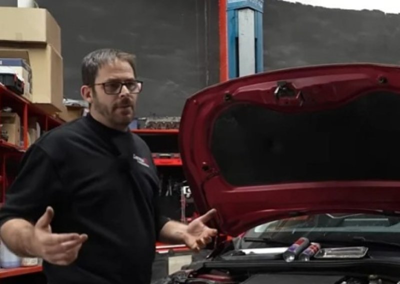 Mehaničar otvorio motor nakon servisa i pobjesnio: 'Naplatili su dijelove koje nisu ni zamijenili'