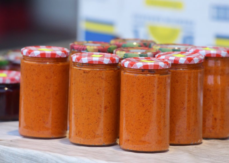 Kako napraviti pravi makedonski ajvar: Tajna savršene teksture krije se u jednom koraku koji mnogi preskaču