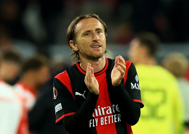 Milan je razbijen 3:0, a onda je Modrić u tunelu sreo njega: Pogledajte emotivni susret