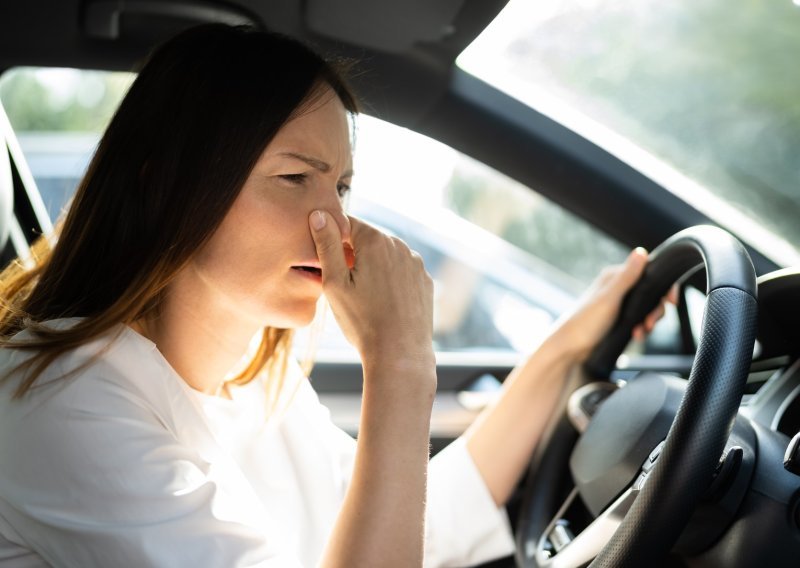 Osjetite miris pokvarenih jaja u automobilu? To može biti upozorenje na skup kvar