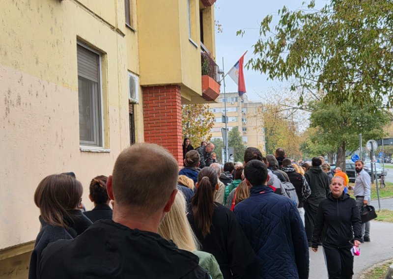 Promatrači upozoravaju da se na biralištima fotografiraju listići, sumnjaju i na 'kružno glasanje'