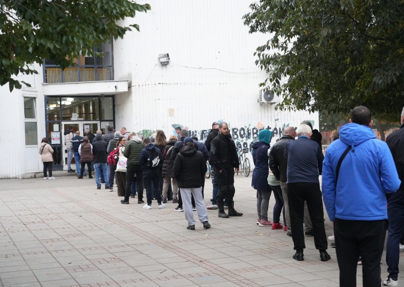 Više od 70 nepravilnosti na izborima u Srbiji: Promatračima branili ulazak na birališta