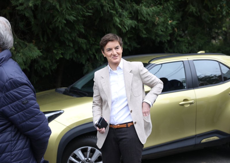 FOTO Vršiteljica dužnosti predsjednice Srbije Ana Brnabić glasovala na izvanrednim izborima