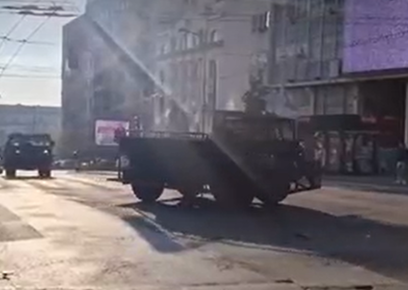 VIDEO Specijalna vozila za razbijanje prosvjeda stigla u središte Beograda: Snimljena i velika kolona