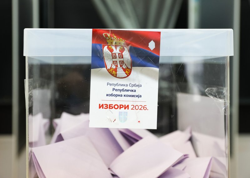 Birališta zatvorena, građani se okupljaju diljem Srbije: Studenti pozvali na zaštitu glasačkih kutija