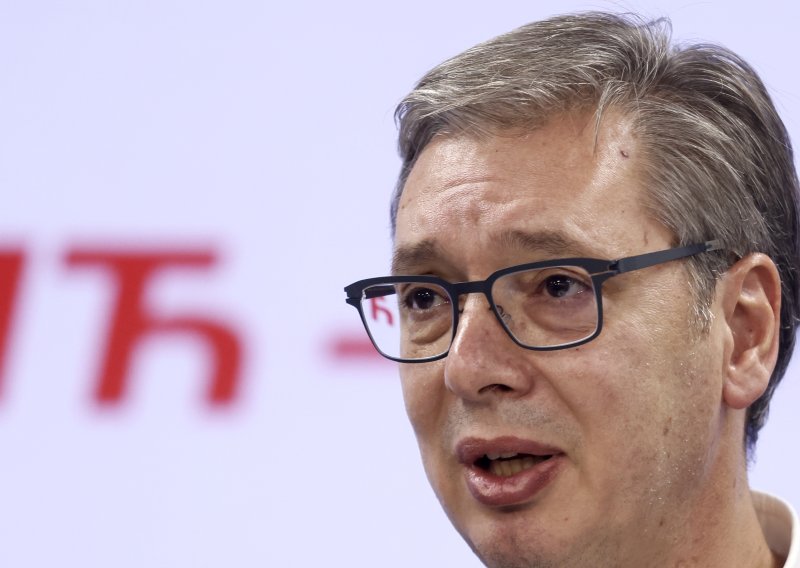 FOTO/VIDEO Fotografije koje će ući u povijest: Pogledajte trenutak kad je Vučić priznao kraj