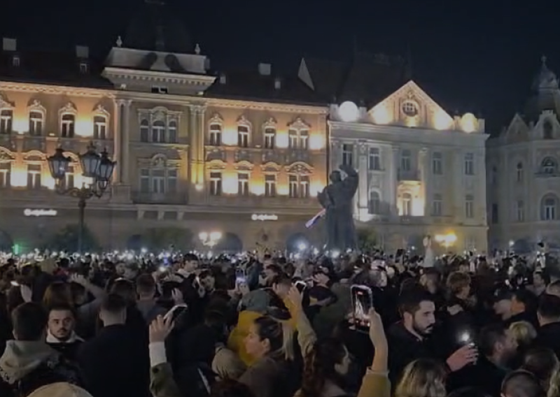 VIDEO Dok je Srbija slavila, Novi Sad je na trenutak utihnuo: Prizori koji govore više od riječi