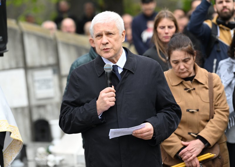 'Čekao sam 14 godina da ovaj ološ ode s vlasti. Raspad je počeo'