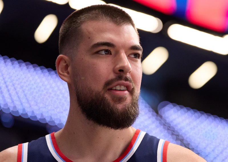 Zubac doživio ružnu ozljedu i napustio dvoranu na štakama: Trener otkrio stanje