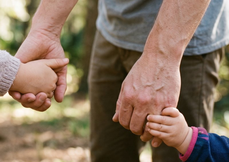 'Gentle parenting': Odgaja li moderne generacije u razmaženu djecu ili je riječ o zabludi?
