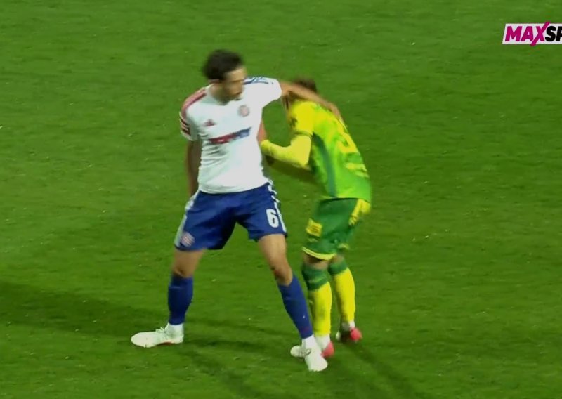 Je li Hajduk u Puli trebao ostati s igračem manje? Pogledajte zašto su igrači Istre burno reagirali