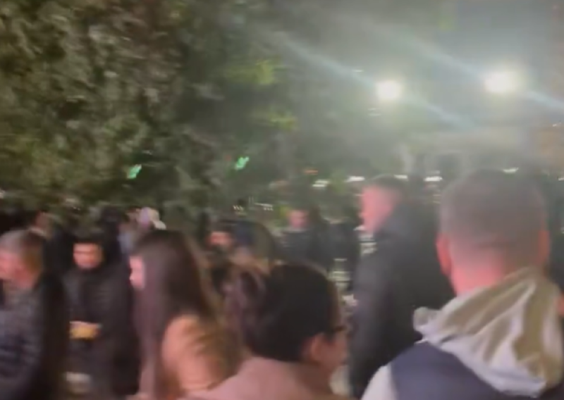 VIDEO Nastavlja se 'rušenje' Vučićevih medija: Sad je na redu i TV Pink