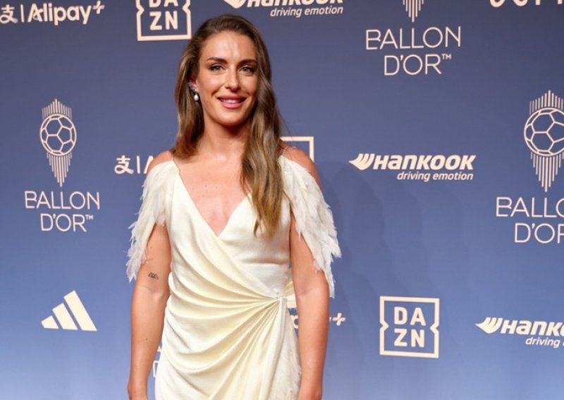 Alexia Putellas zamijenila dres glamuroznom haljinom: Zablistala na dodjeli Zlatne lopte
